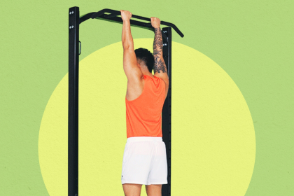 why-hanging-from-a-bar-for-10-seconds-is-a-great-way-to-start-a-workout